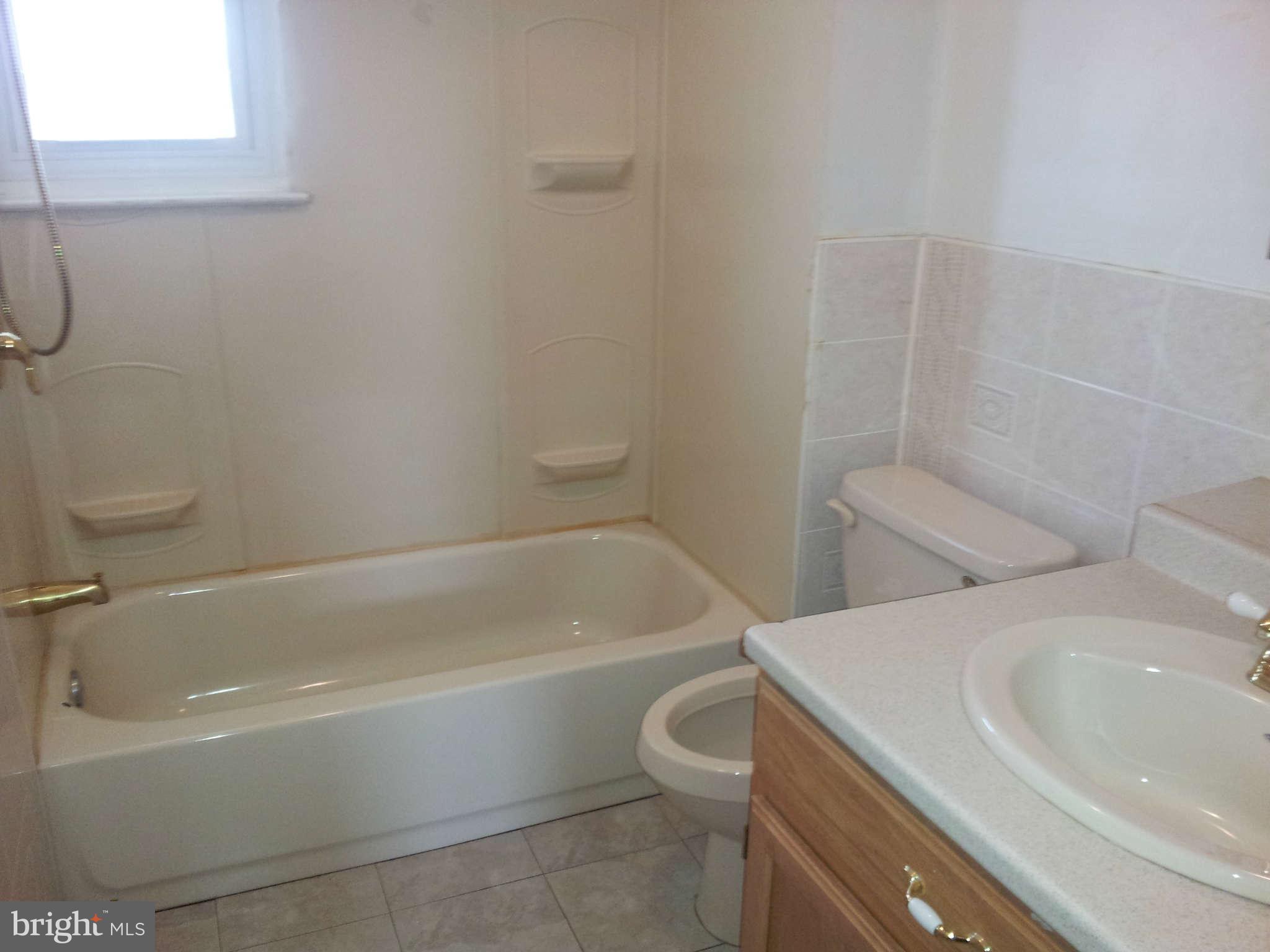 4126 Fallstaff Road Baltimore, MD 21215 - Photo 5 of 11 Bath