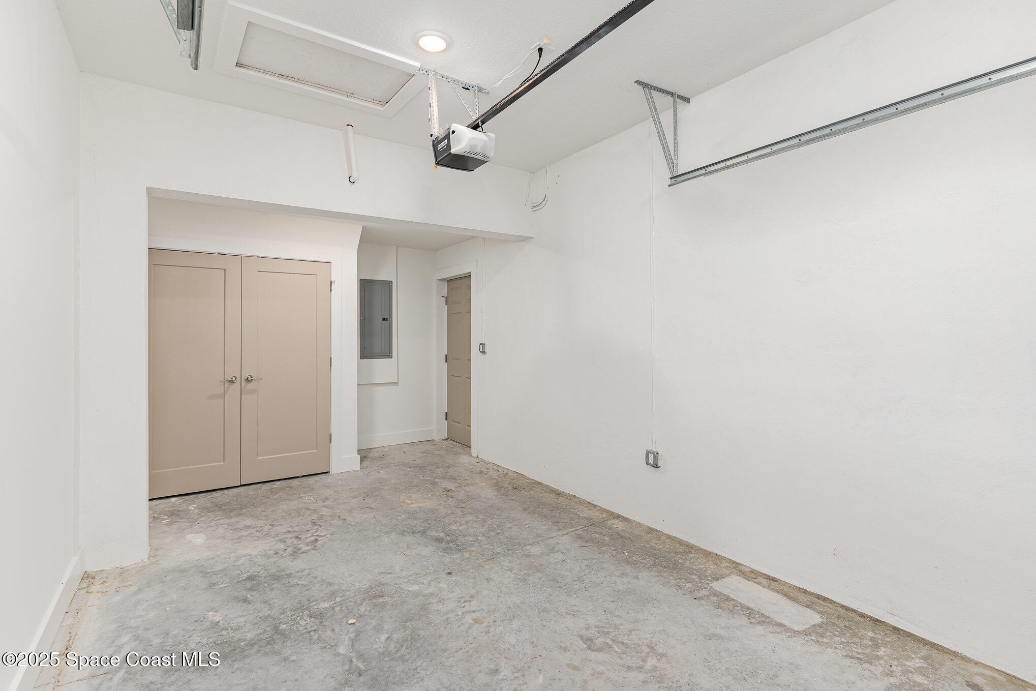 1635 Par Street Northeast, Unit 2103 Palm Bay, FL 32905 - Photo 11 of 36 a view of a big room with a ceiling fan