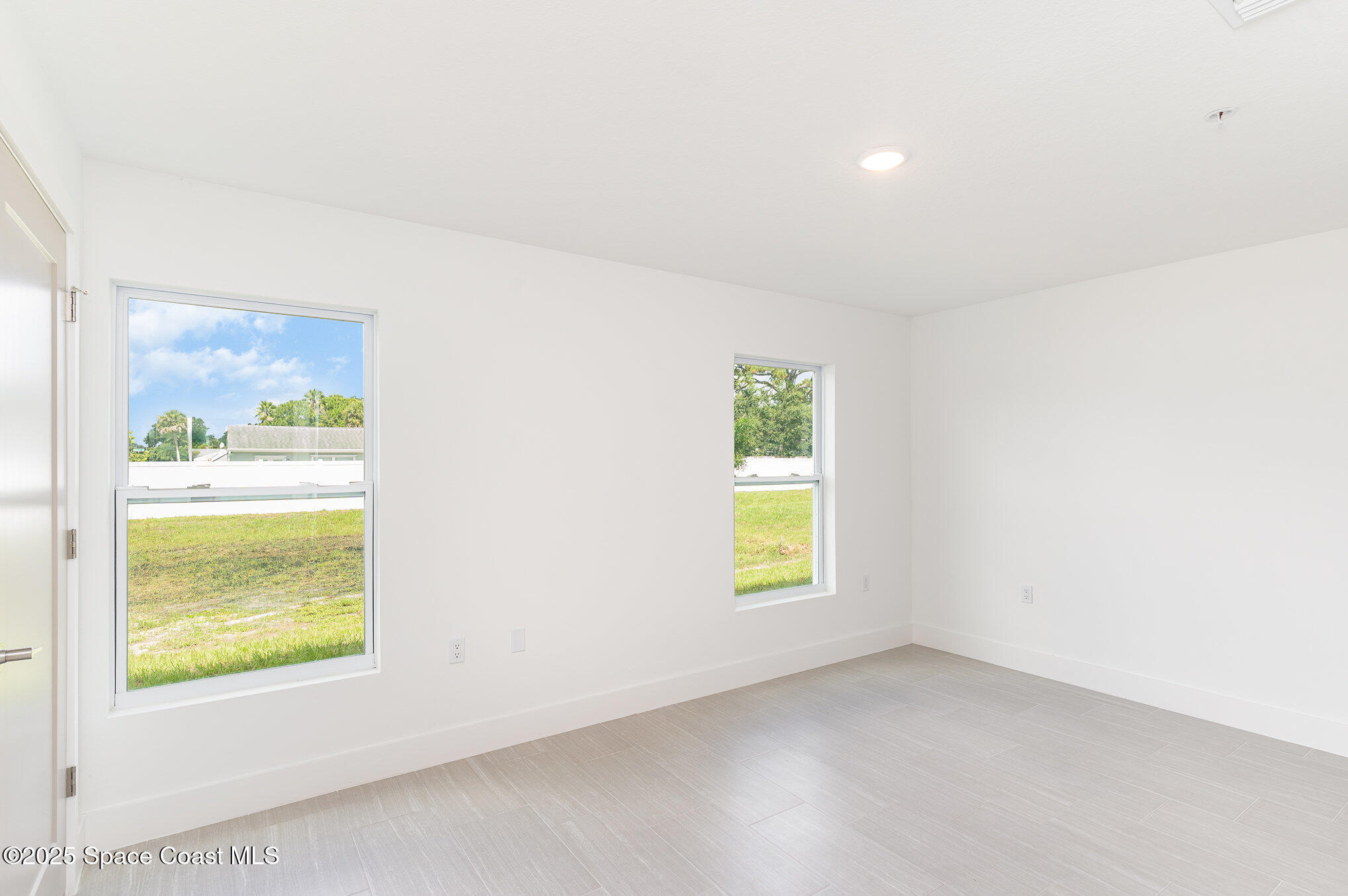 1635 Par Street Northeast, Unit 2103 Palm Bay, FL 32905 - Photo 18 of 36 an empty room with windows
