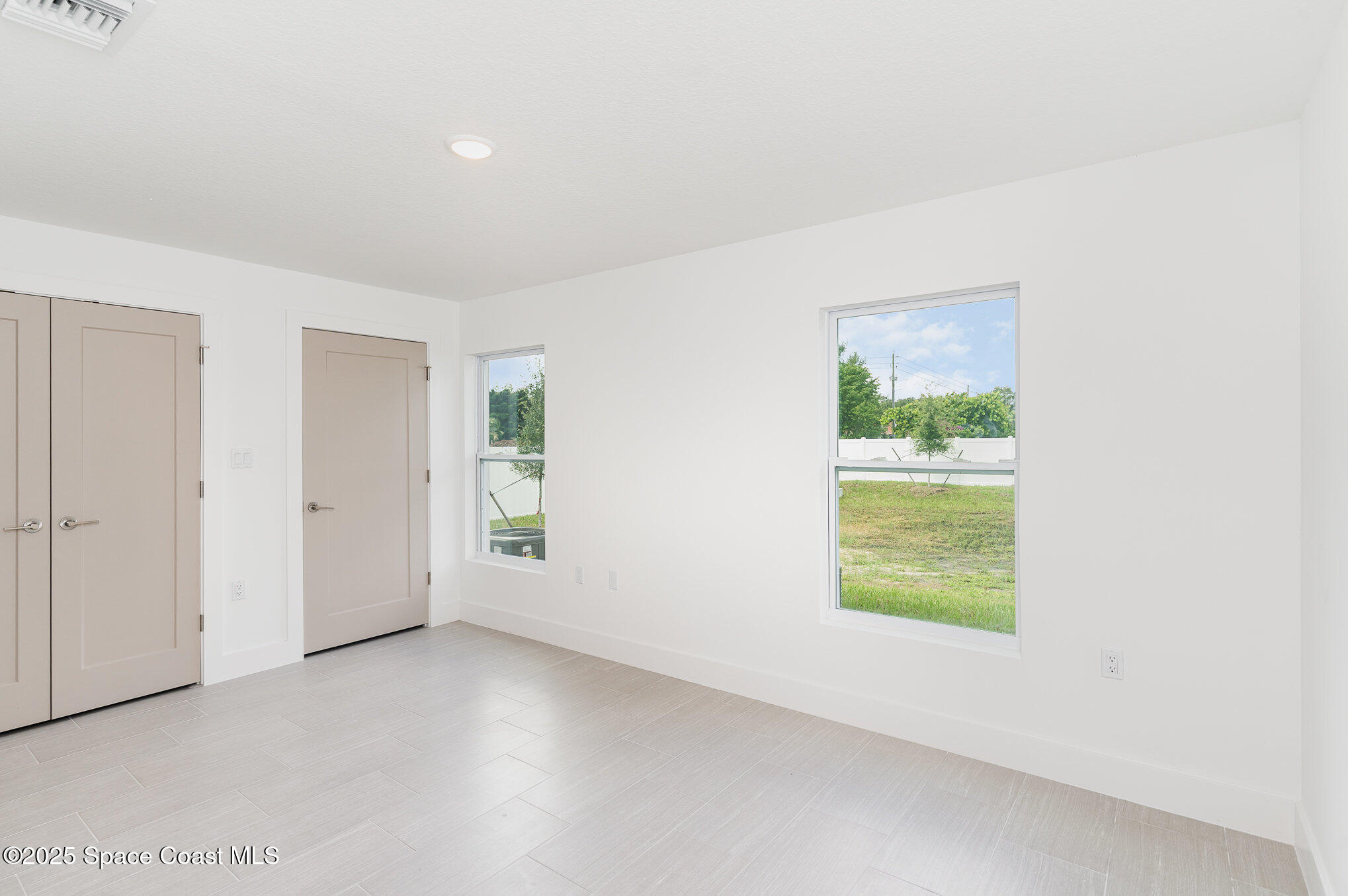 1635 Par Street Northeast, Unit 2103 Palm Bay, FL 32905 - Photo 21 of 36 an empty room with windows