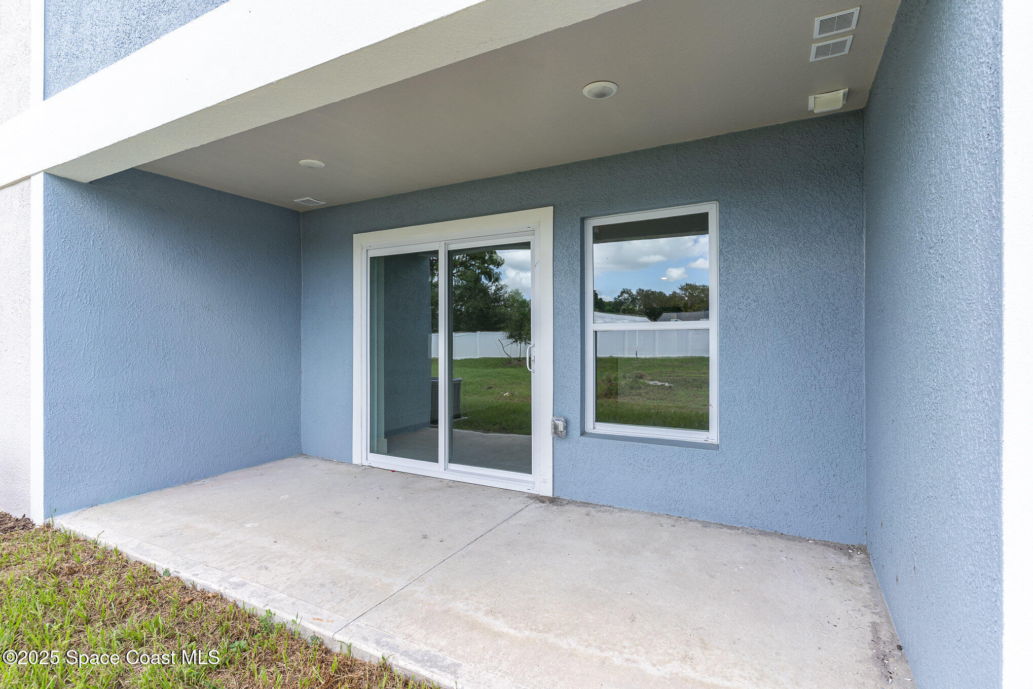 1635 Par Street Northeast, Unit 2103 Palm Bay, FL 32905 - Photo 30 of 36 a view of an empty room with a window