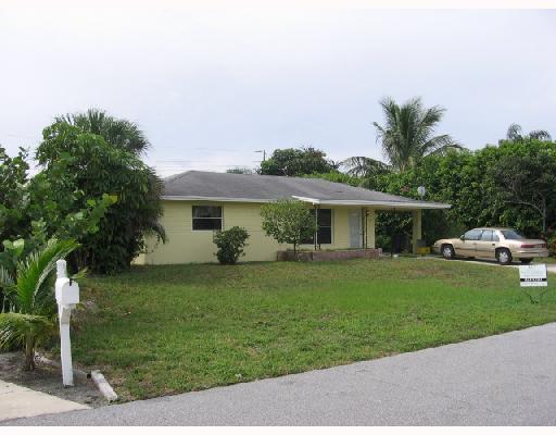 16 Windsor Road East Jupiter, FL 33469 - Photo 1 of 7 Primary Photo