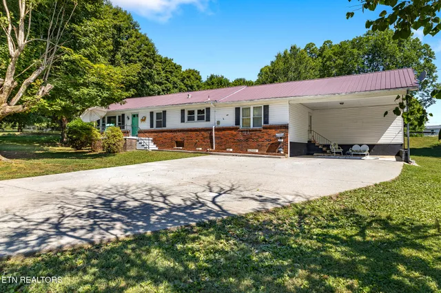 $215,900 | 806 Bennett Street, Sweetwater, TN 37874