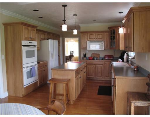 60 Baker Road McDonald, PA 15057 - Photo 5 of 18 Kitchen.