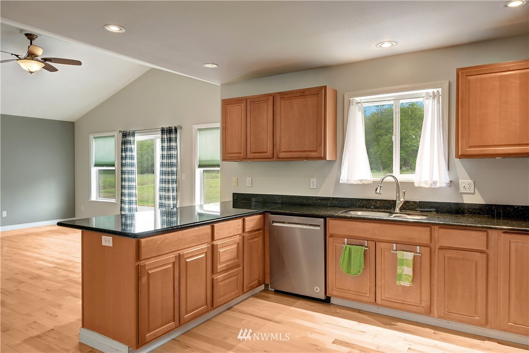 22775 Franklin Road Mount Vernon, WA 98273 - Photo 11 of 20 Gallery Image 11