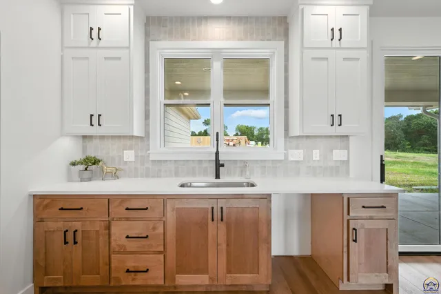 $609,000 | 207 Sandbar Drive, Wamego, KS 66547