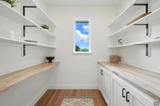 $609,000 | 207 Sandbar Drive, Wamego, KS 66547