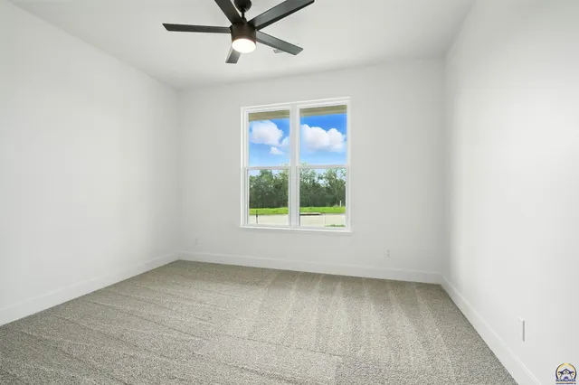 $609,000 | 207 Sandbar Drive, Wamego, KS 66547