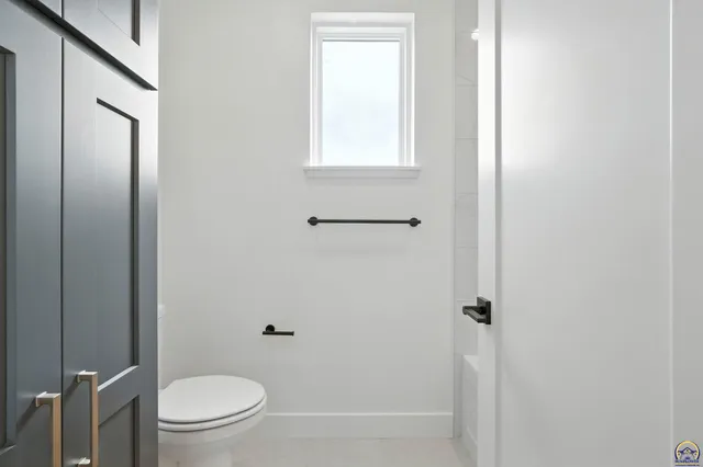 $609,000 | 207 Sandbar Drive, Wamego, KS 66547