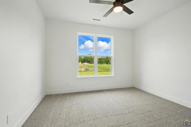 $609,000 | 207 Sandbar Drive, Wamego, KS 66547