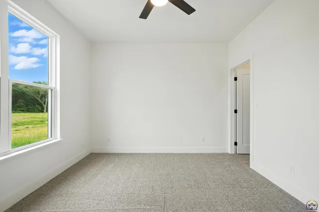 $609,000 | 207 Sandbar Drive, Wamego, KS 66547