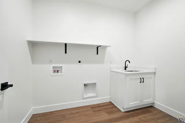 $609,000 | 207 Sandbar Drive, Wamego, KS 66547