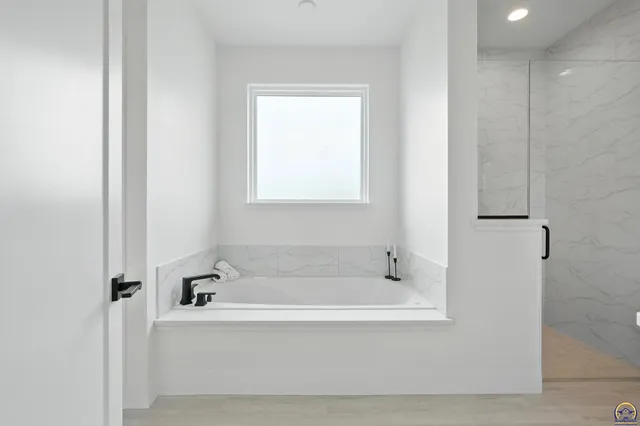 $609,000 | 207 Sandbar Drive, Wamego, KS 66547