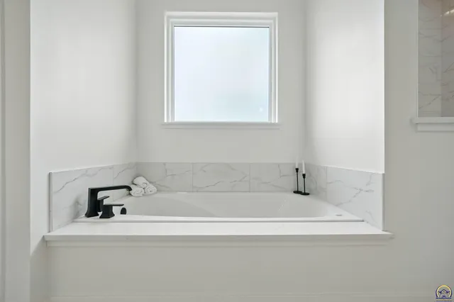 $609,000 | 207 Sandbar Drive, Wamego, KS 66547