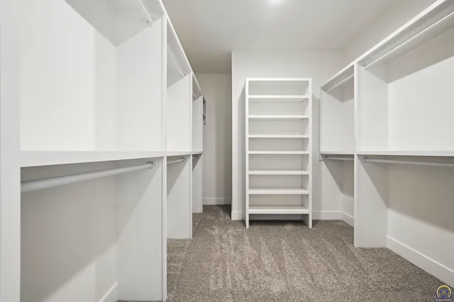 $609,000 | 207 Sandbar Drive, Wamego, KS 66547