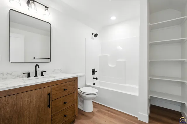 $609,000 | 207 Sandbar Drive, Wamego, KS 66547