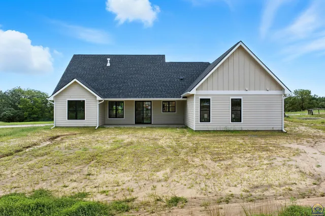 $609,000 | 207 Sandbar Drive, Wamego, KS 66547