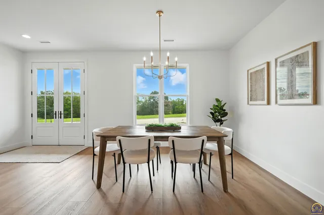 $609,000 | 207 Sandbar Drive, Wamego, KS 66547