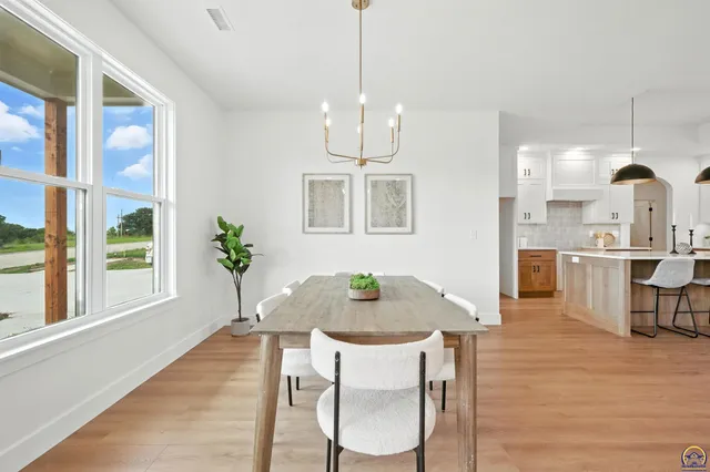 $609,000 | 207 Sandbar Drive, Wamego, KS 66547