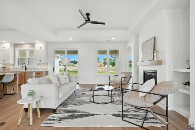 $609,000 | 207 Sandbar Drive, Wamego, KS 66547