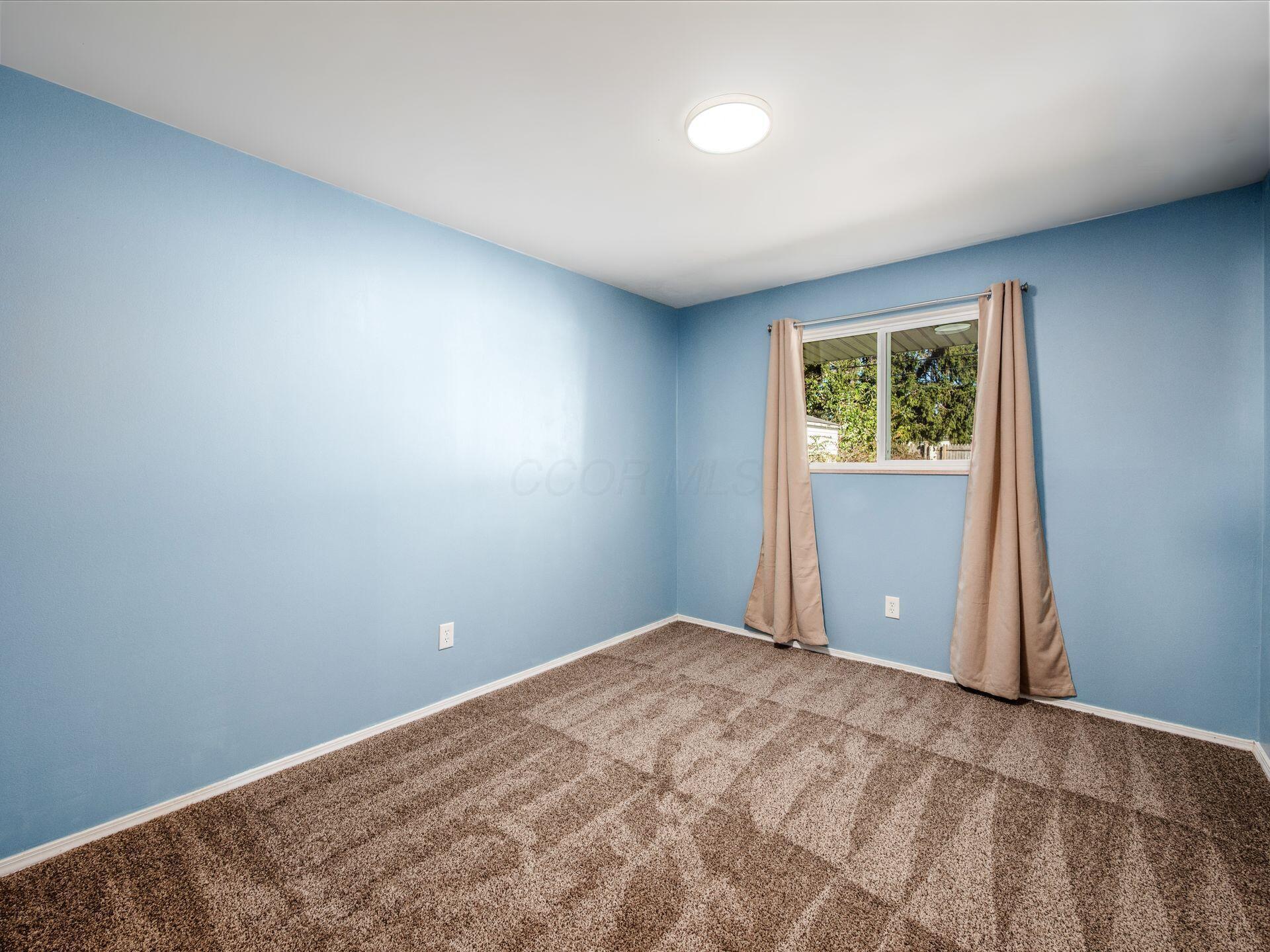884 Bruckner Road Columbus, OH 43207 - Photo 21 of 29 Freshly Painted (walls & ceilings) and New Carpet