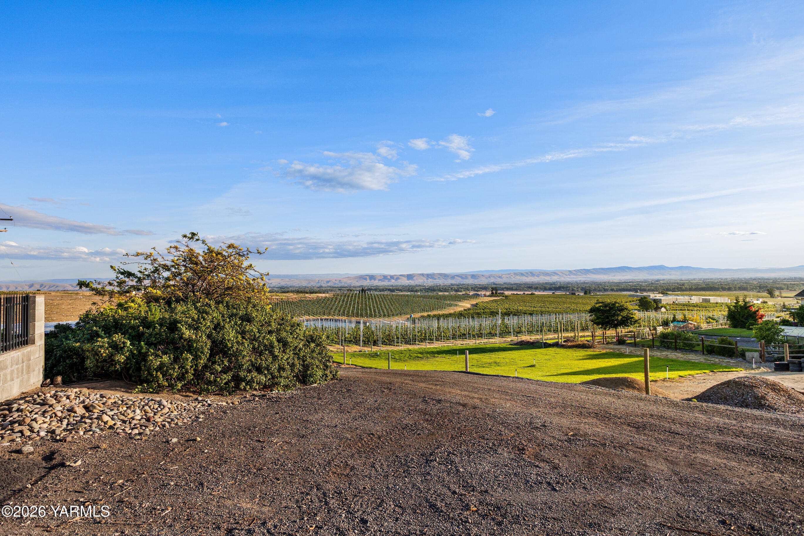 5060 Lombard Loop Road Zillah, WA 98953 - Photo 7 of 65 5060LombardLp_04
