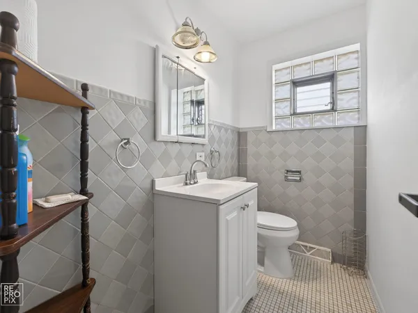 $399,900 | 10643 South 83rd Avenue, Palos Hills, IL 60465