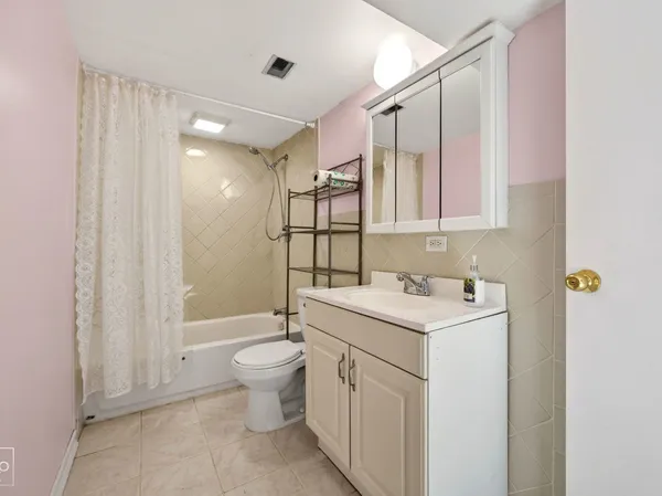$399,900 | 10643 South 83rd Avenue, Palos Hills, IL 60465