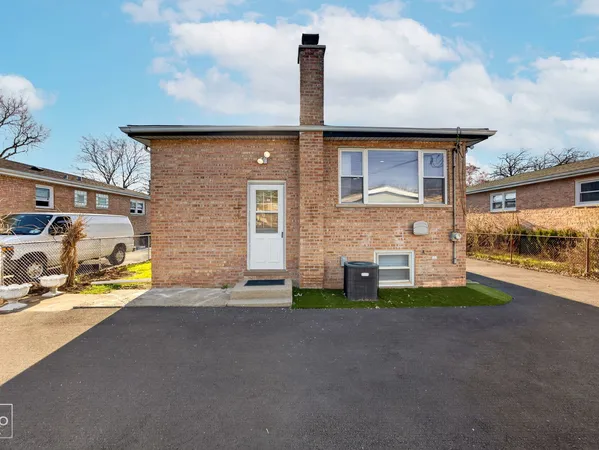 $399,900 | 10643 South 83rd Avenue, Palos Hills, IL 60465