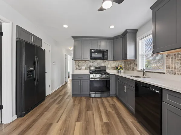 $399,900 | 10643 South 83rd Avenue, Palos Hills, IL 60465