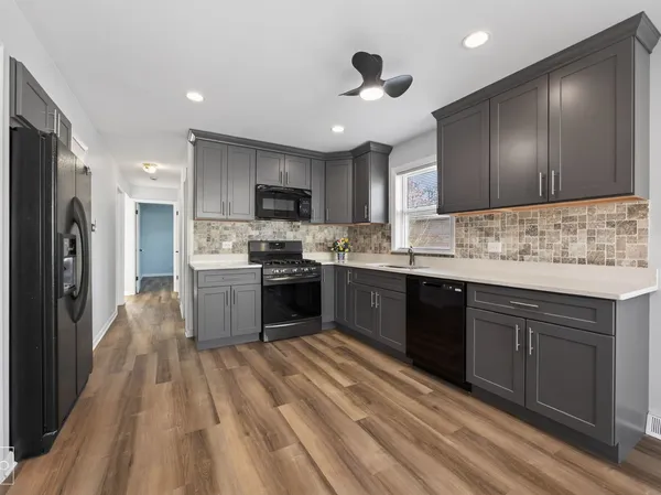 $399,900 | 10643 South 83rd Avenue, Palos Hills, IL 60465