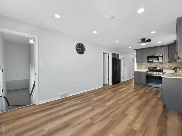 $399,900 | 10643 South 83rd Avenue, Palos Hills, IL 60465