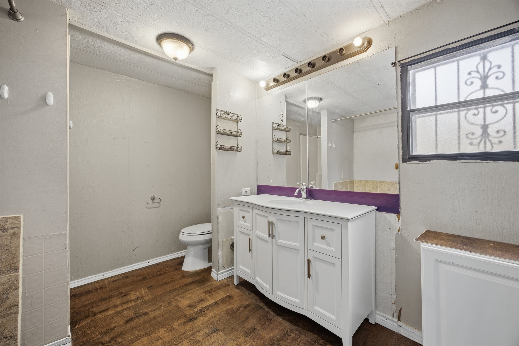 840 Oak Tree Road Seguin, TX 78155 - Photo 17 of 37 a bathroom with a toilet sink and mirror