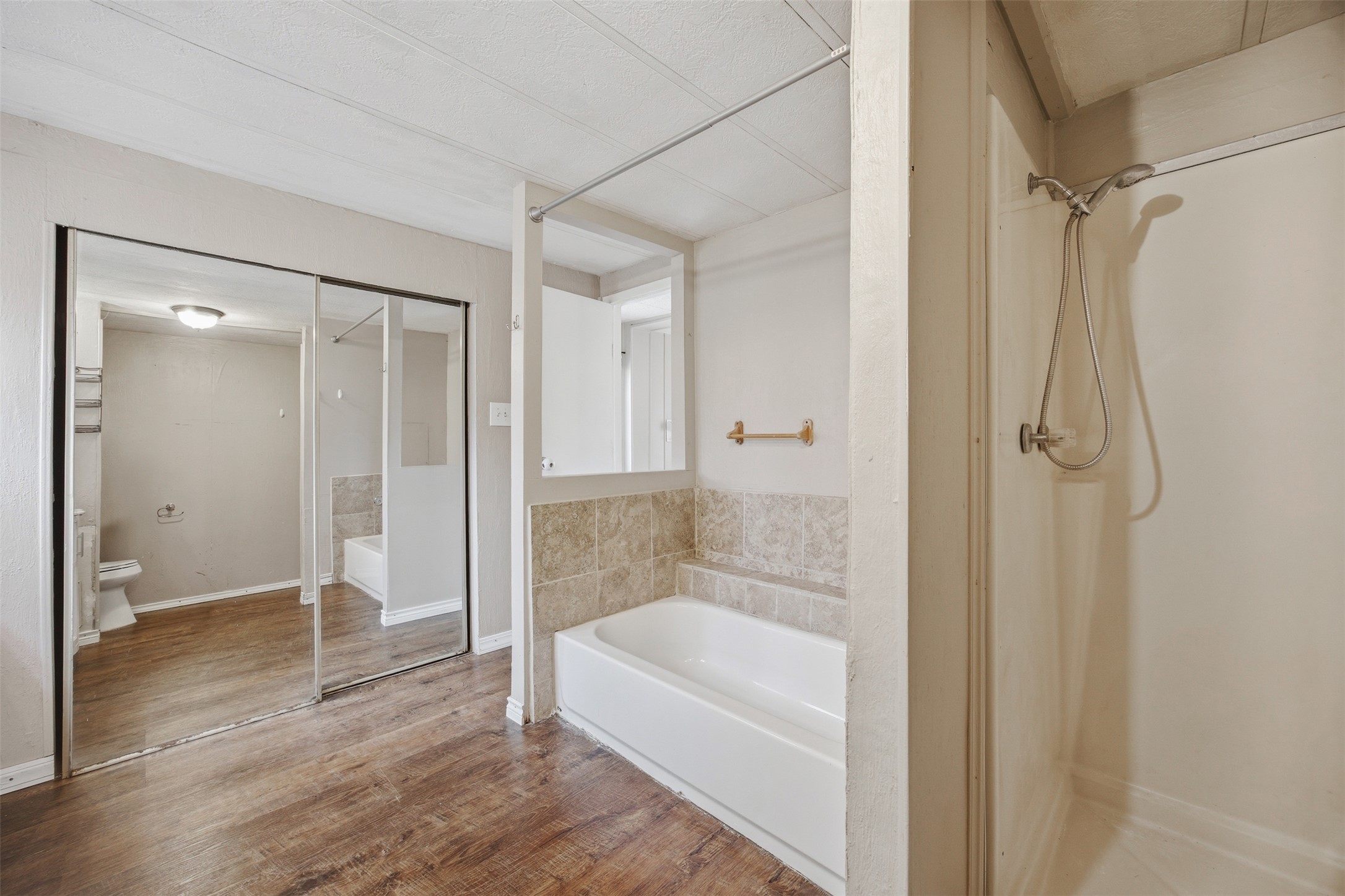 840 Oak Tree Road Seguin, TX 78155 - Photo 18 of 37 a bathroom with a tub shower and sink