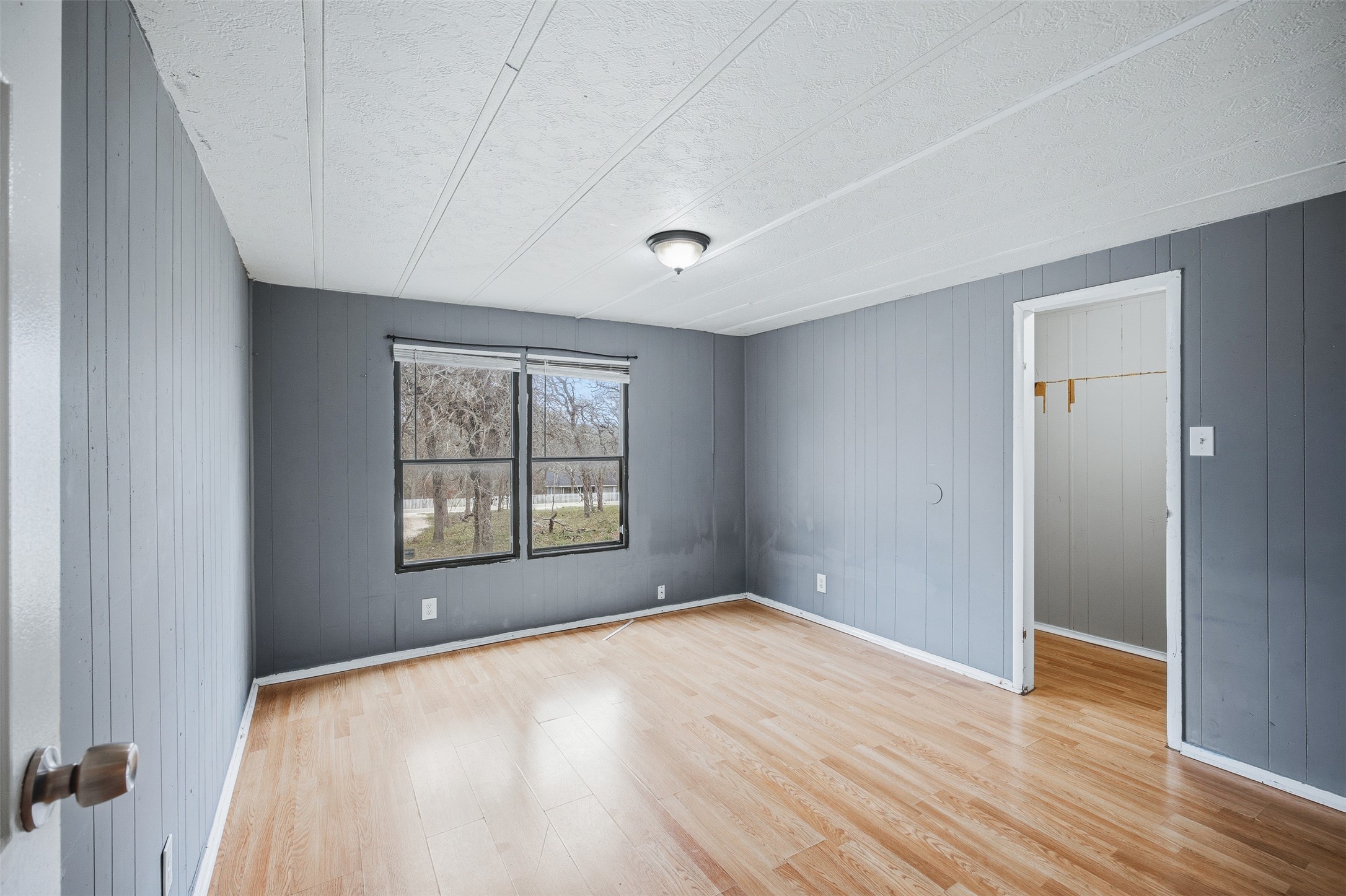 840 Oak Tree Road Seguin, TX 78155 - Photo 19 of 37 a view of empty room with wooden floor and fan