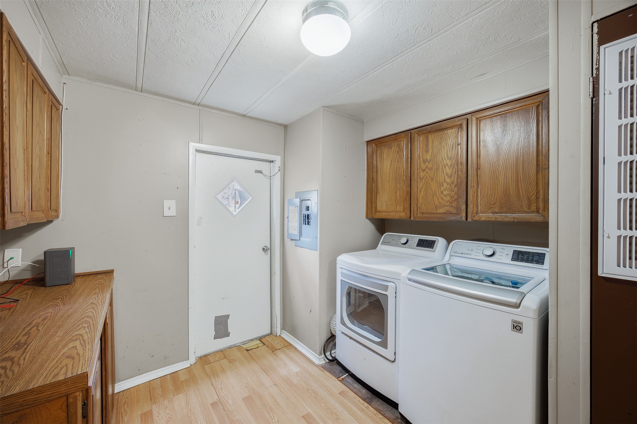 840 Oak Tree Road Seguin, TX 78155 - Photo 26 of 37 a utility room with dryer and washer