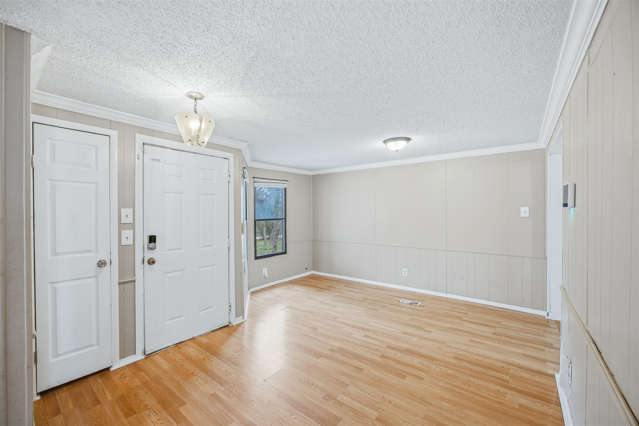 840 Oak Tree Road Seguin, TX 78155 - Photo 6 of 37 a view of empty room with wooden floor