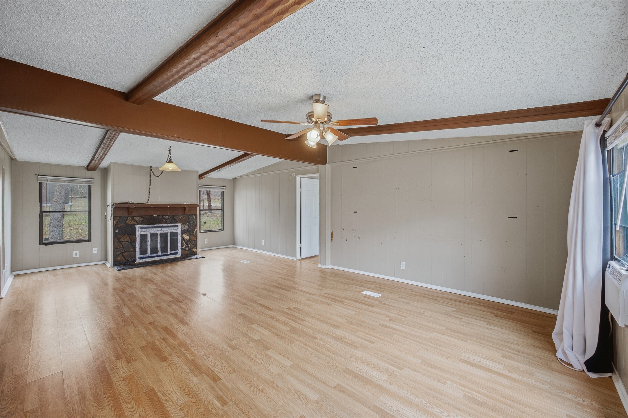 840 Oak Tree Road Seguin, TX 78155 - Photo 8 of 37 a view of a livingroom with wooden floor and a ceiling fan
