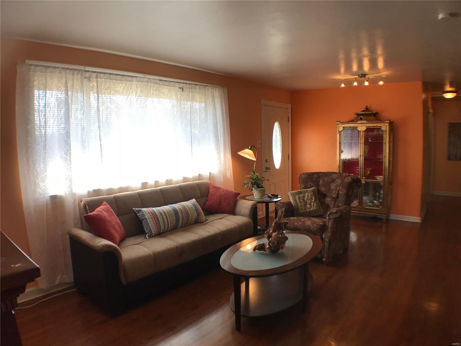 9827 Reavis Road St. Louis, MO 63123 - Photo 2 of 37