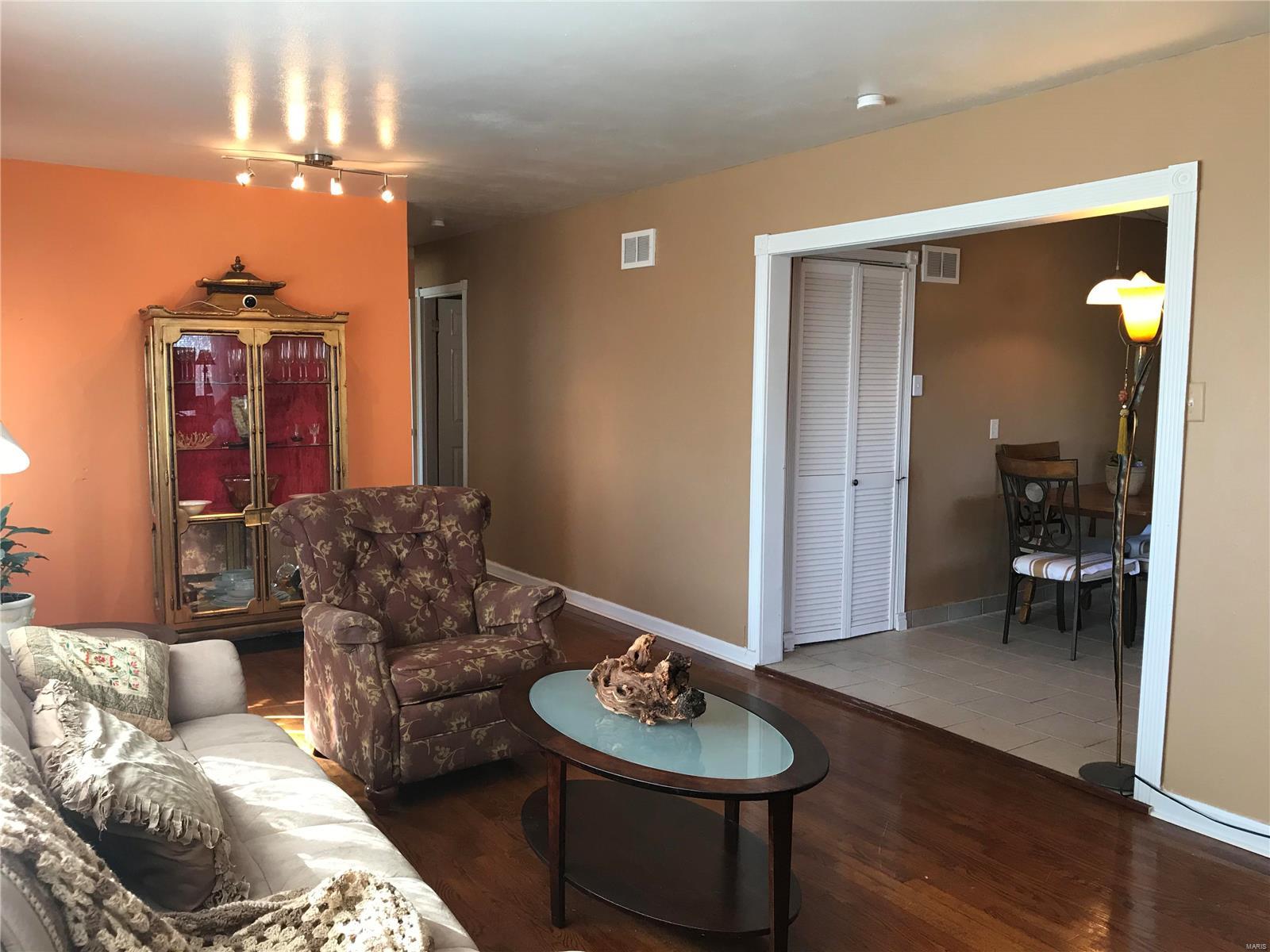 9827 Reavis Road St. Louis, MO 63123 - Photo 3 of 37