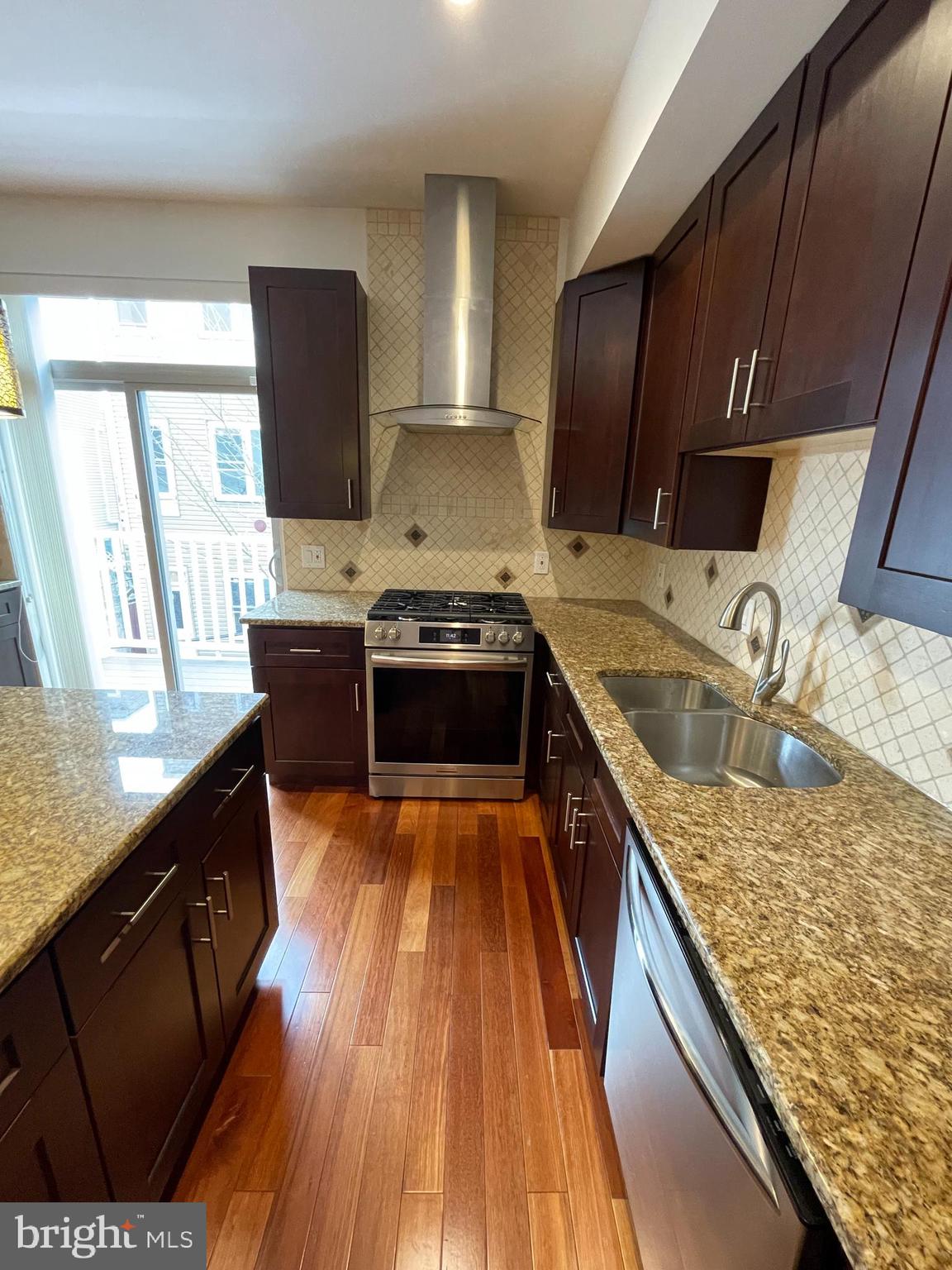 2304 Alter Street Philadelphia, PA 19146 - Photo 4 of 31