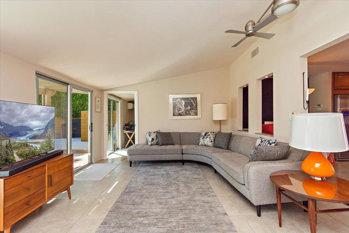 147 East Morongo Road Palm Springs, CA 92264 - Photo 4 of 48 Living Room