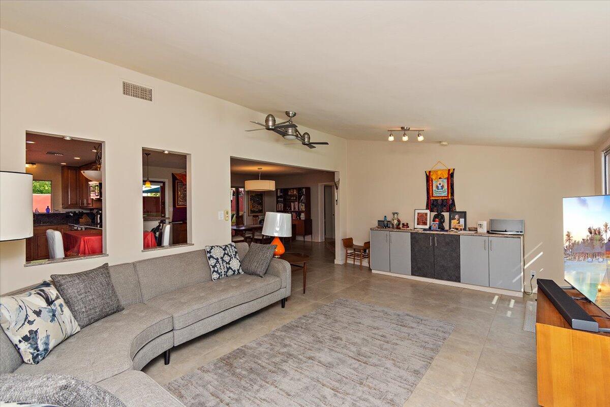 147 East Morongo Road Palm Springs, CA 92264 - Photo 9 of 48 Living Room