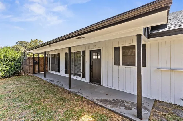 a view of a house with porch