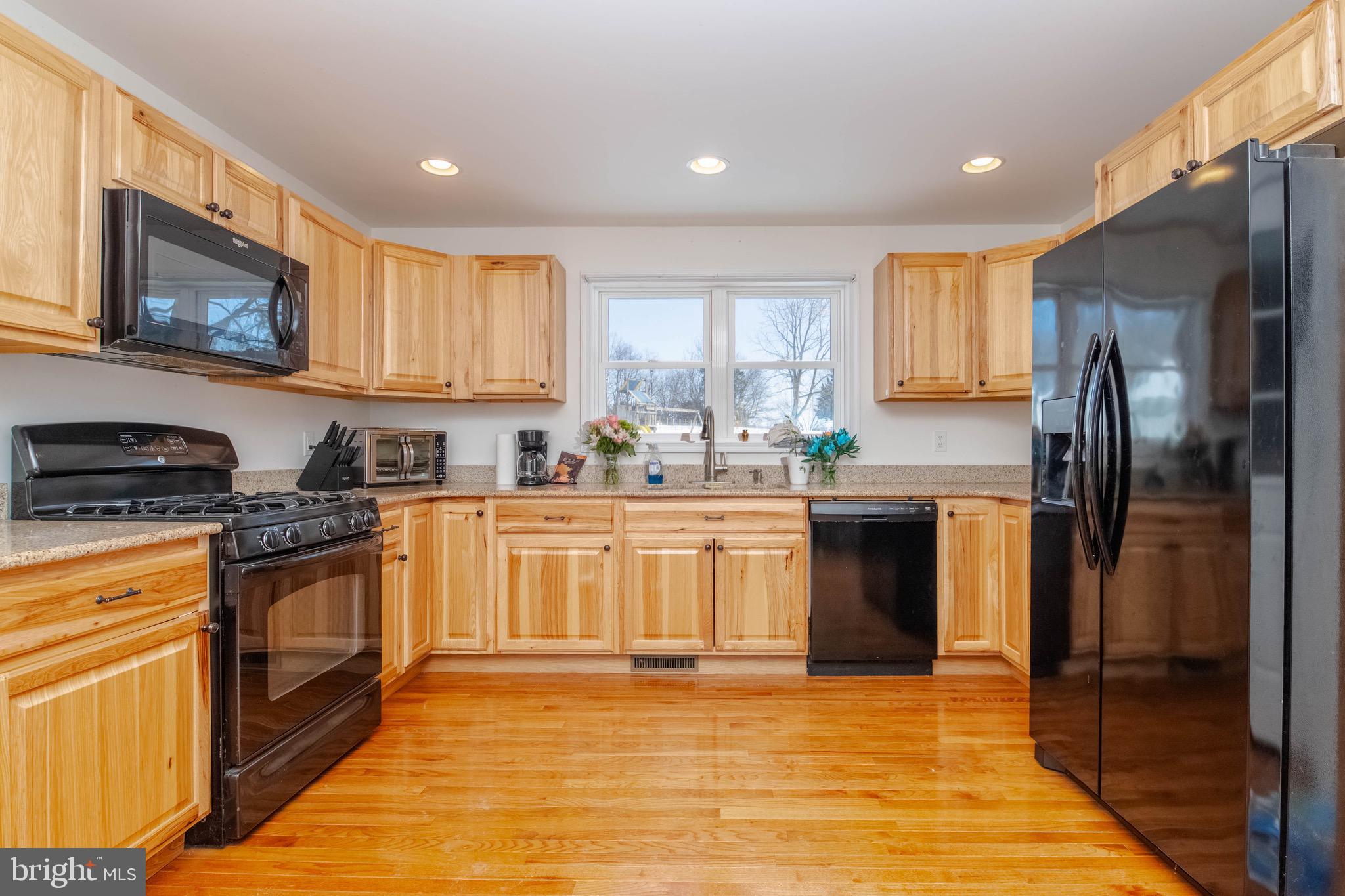 254 Hollow Road Stewartstown, PA 17363 - Photo 2 of 38