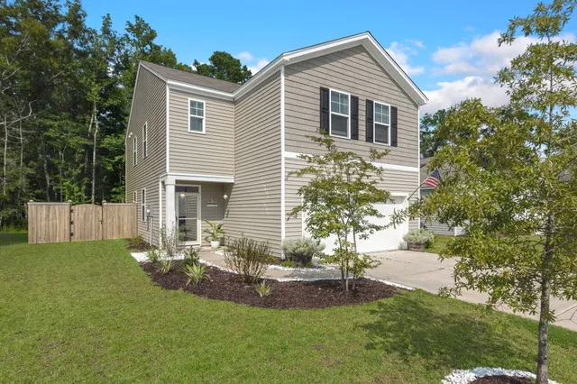 $370,000 | 141 Lagoona Drive, Summerville, SC 29483