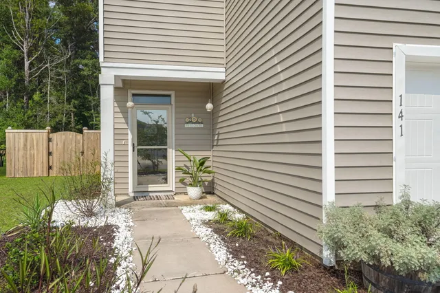 $370,000 | 141 Lagoona Drive, Summerville, SC 29483