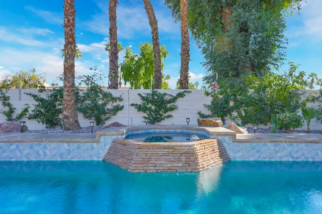 $1,167,000 | 54 Sutton Place East, Palm Desert, CA 92211