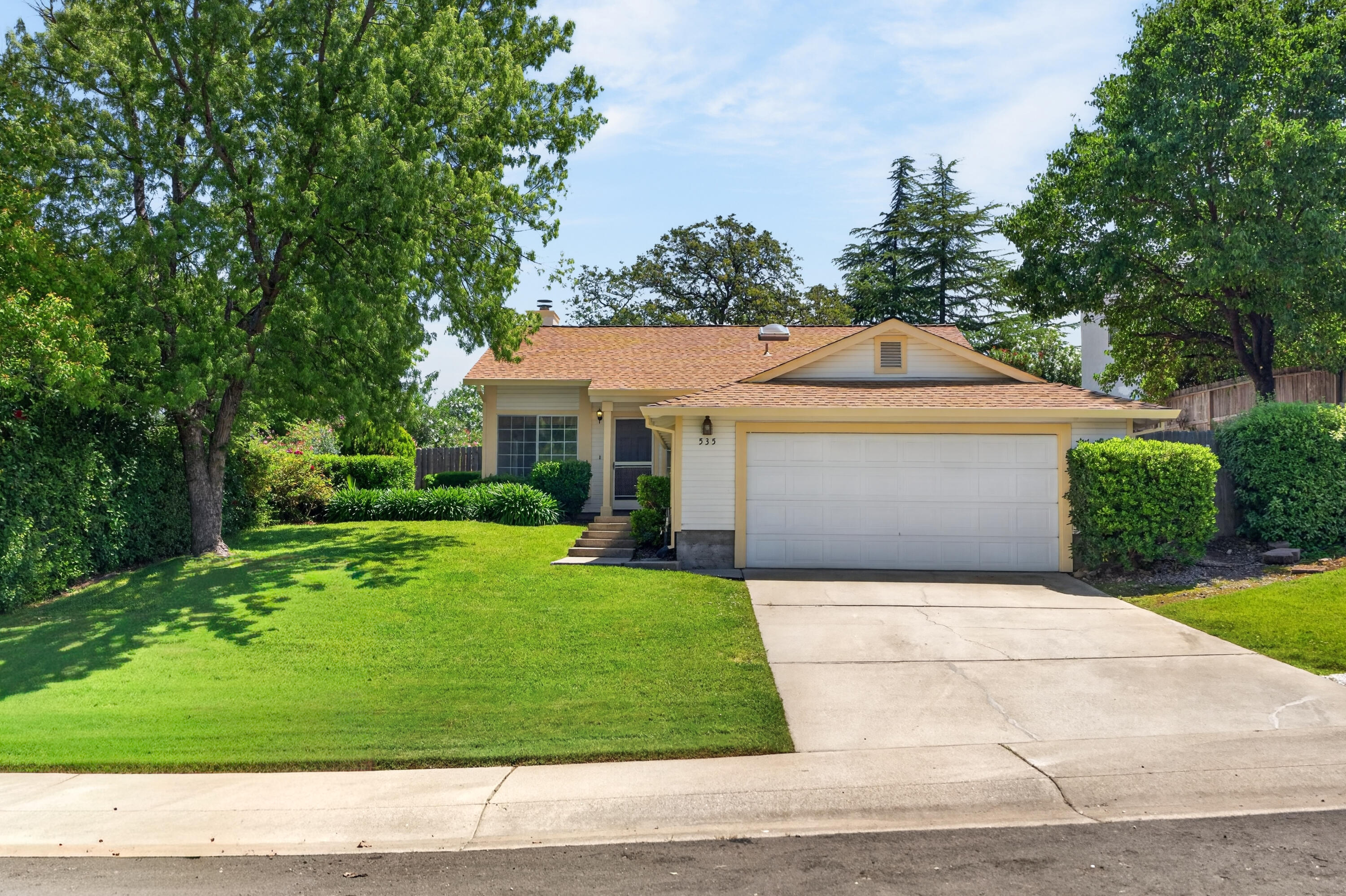 535 Vansicklen Way Redding, CA 96003 - Photo 1 of 31 Front of House