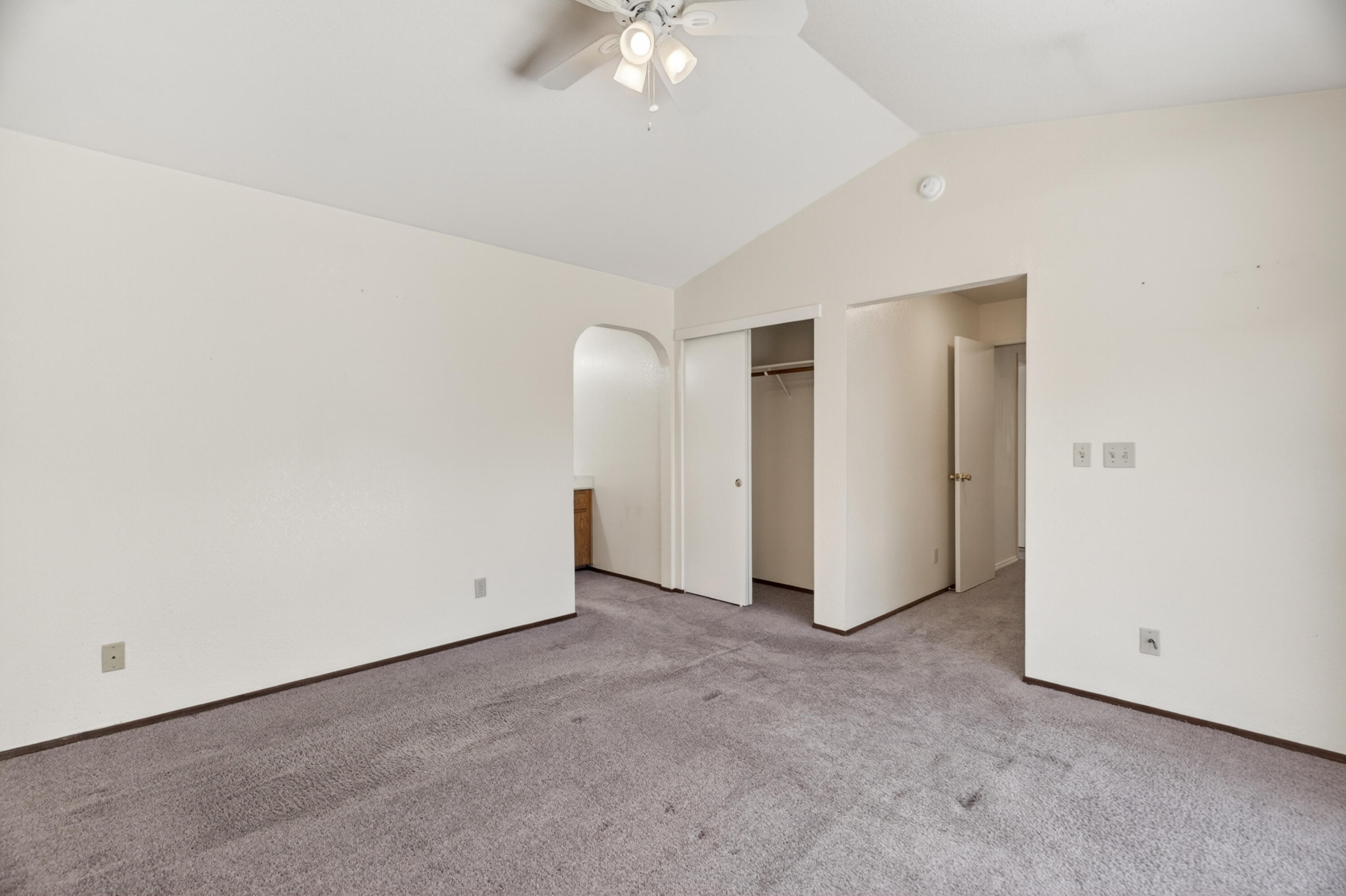 535 Vansicklen Way Redding, CA 96003 - Photo 16 of 31 Primary Bedroom